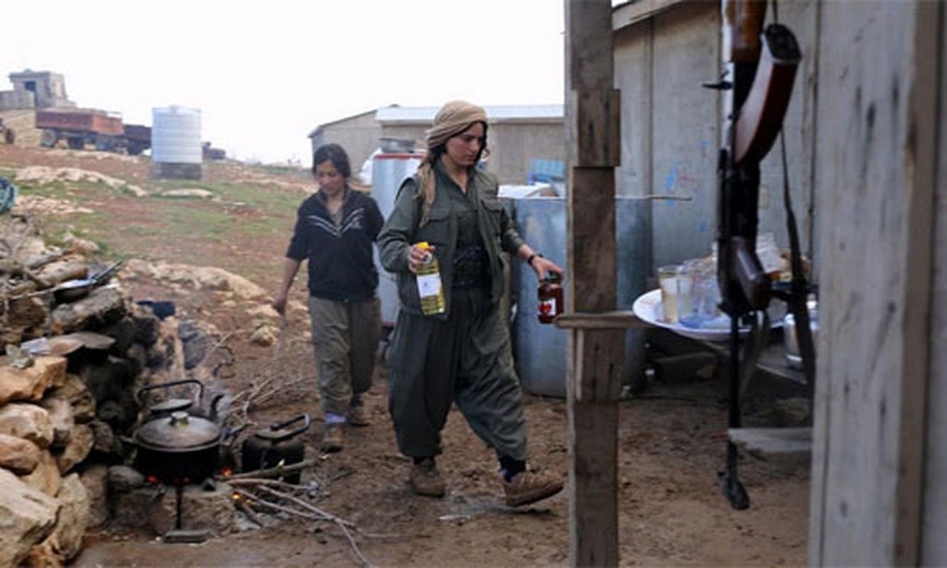 Chien binh nguoi Kurd “dep tua thien than” chong phien quan IS-Hinh-11
